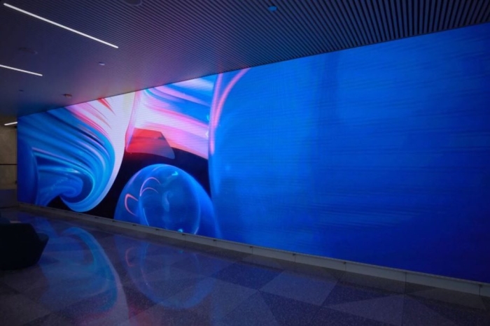 Chicago’s Aon Center Lobby gets creative with NanoLumens LED displays