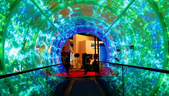 PROJECTION TECHNOLOGY IS DRIVING INNOVATION IN RETAIL, RESTAURANTS AND EVENTS